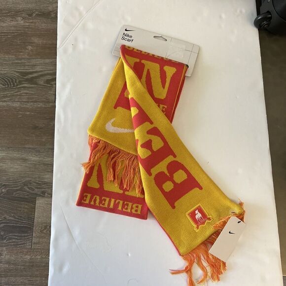 Nike AFC Richmond Ted Lasso Believe In Soccer Scarf University Gold Pink NWT - Picture 1 of 7